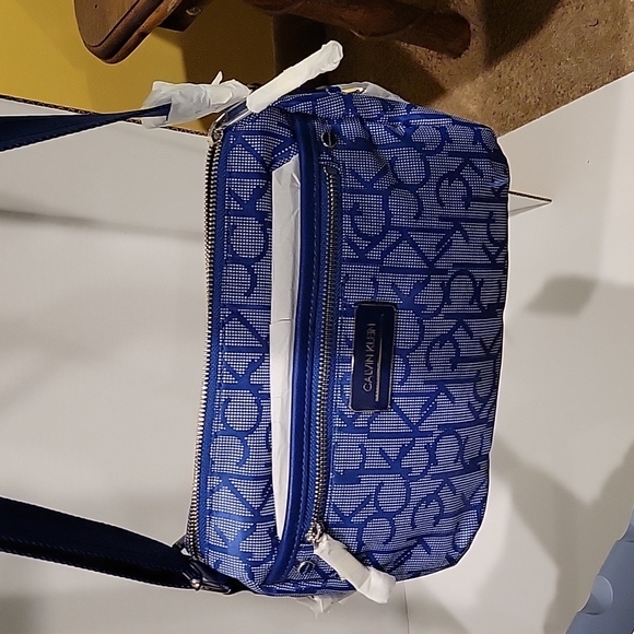 Calvin Klein Handbags - Calvin Klein purse